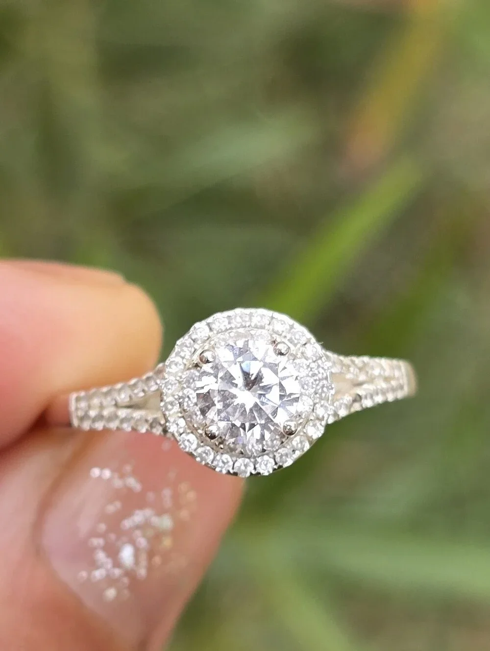 Classic sparkling CZ diamond oval halo split shank 925 sterling silver adjustabl